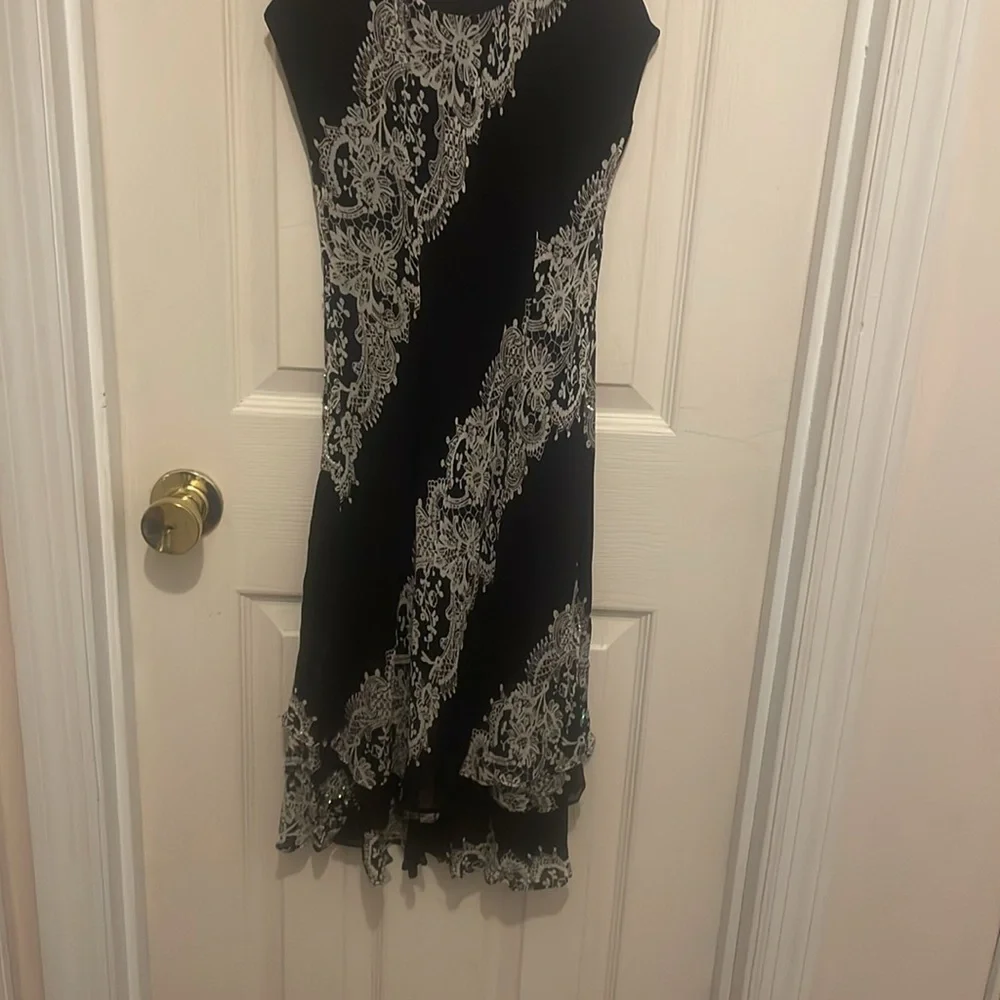 Black and white dress with sequins - Picture 2 of 3